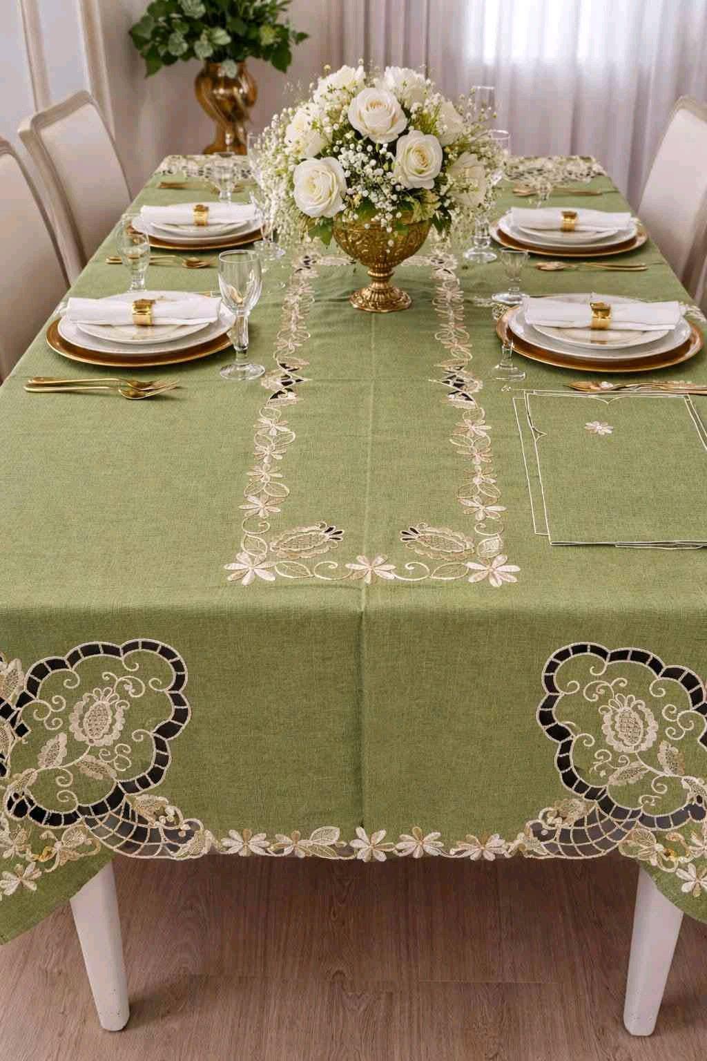 ناب صالا مونجي فيها 220 علي 150 مستطيلة وفيها 8 طراشن