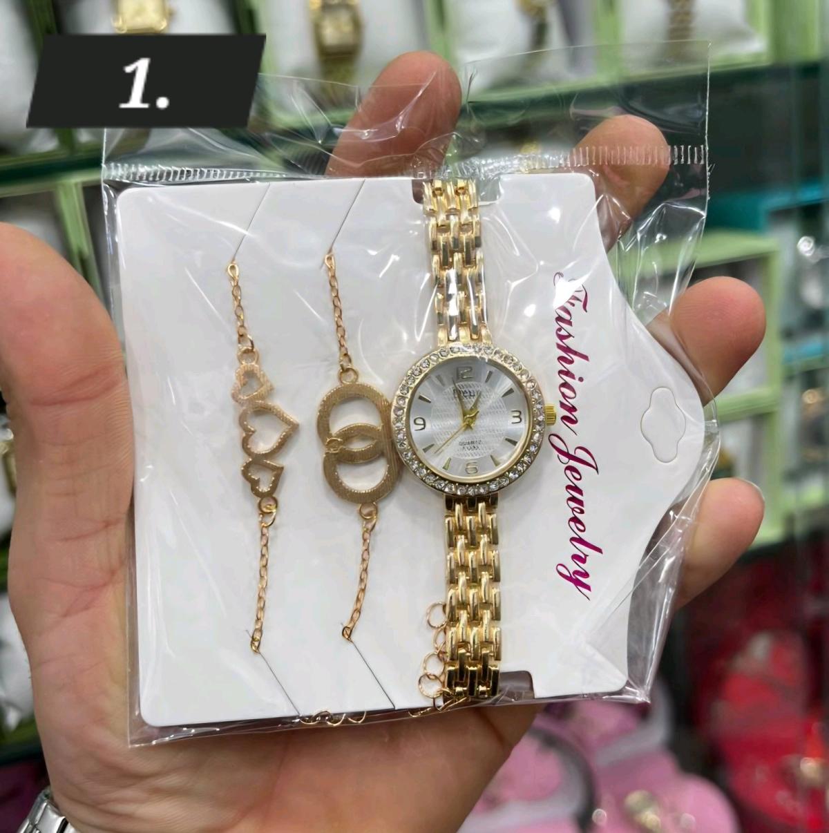 طقم نسائي ساعة و 2 براسلي