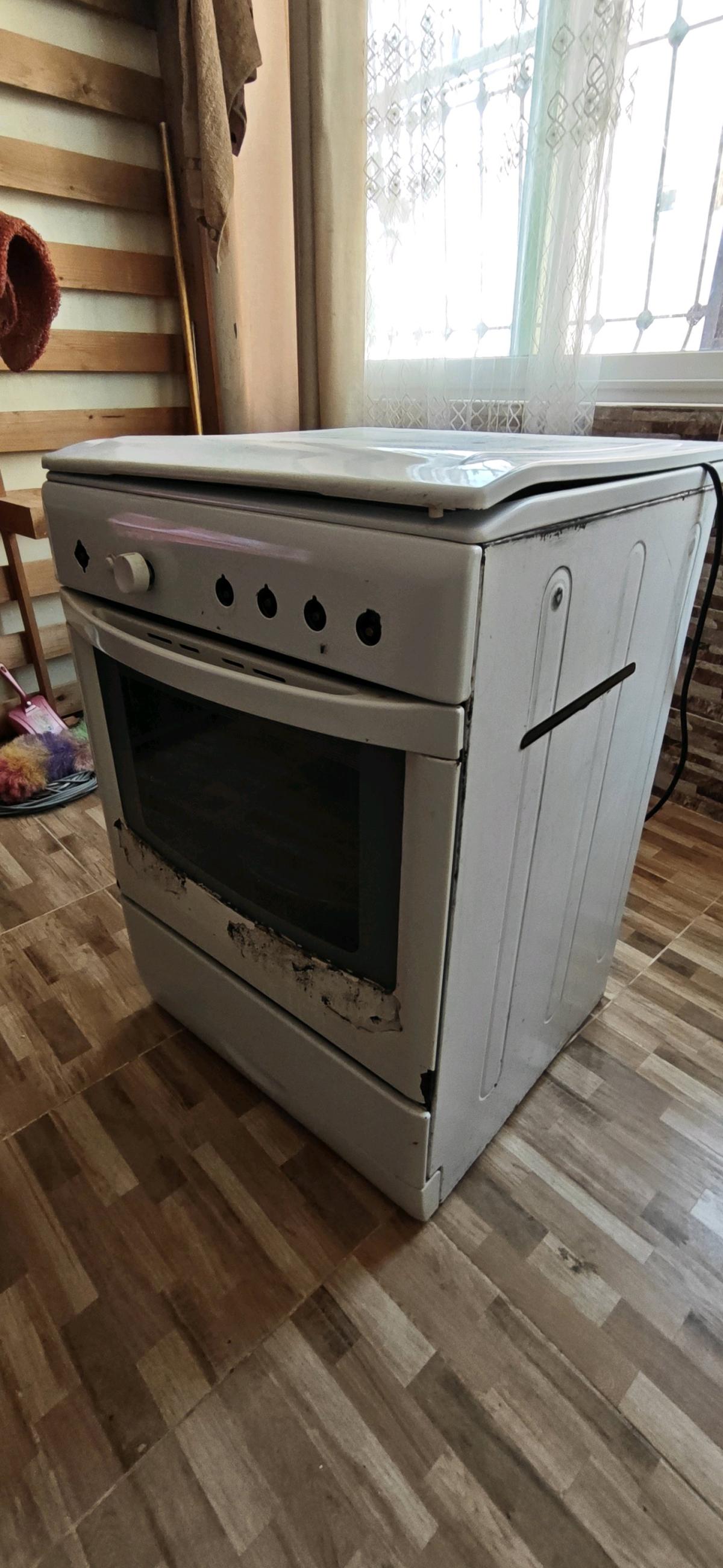 cuisinire Ariston en fonctionnement - Tidjelabine, Boumerdes - Tijelabin