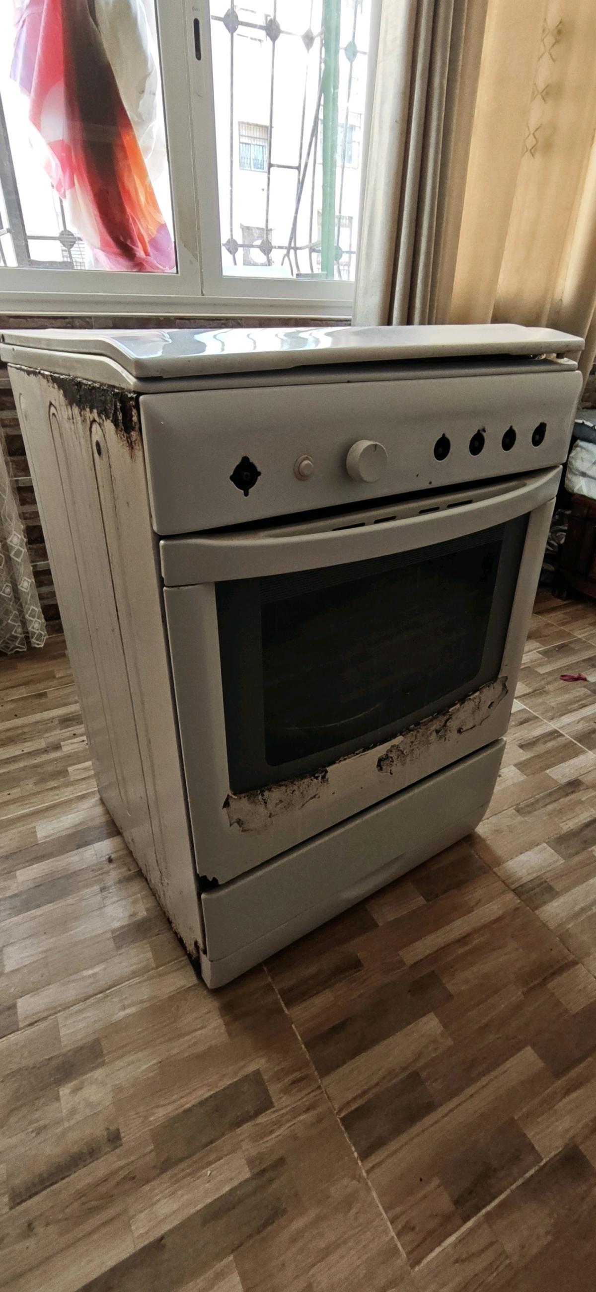 cuisinire Ariston en fonctionnement - Tidjelabine, Boumerdes - Tijelabin