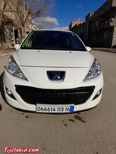 Peugeot 207 2013 1.4 ess 75 ch roulé 159000km - Douera, Alger