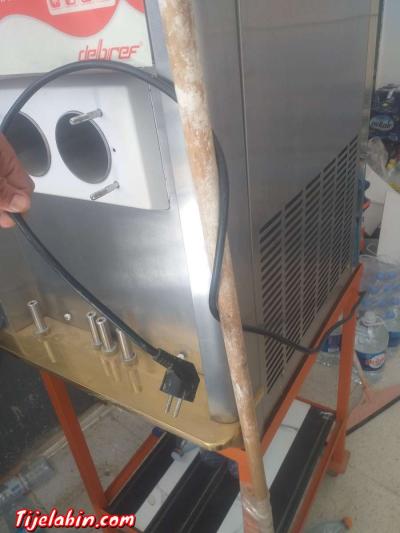 مكينة صنع المثلاجات . - Thumbnail 3