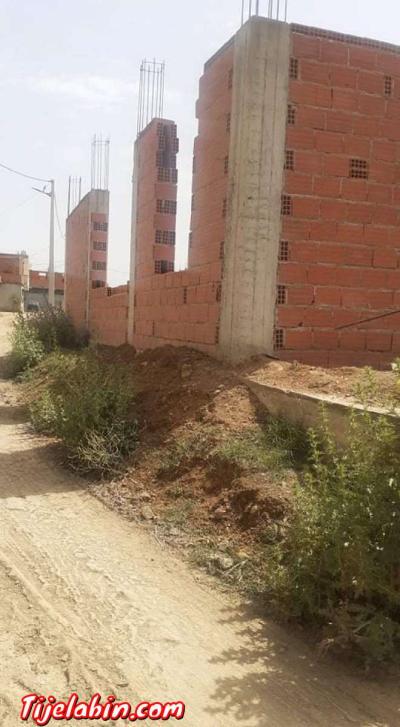 توجد قطعة ارظ للبيع فيها 3أرات أر اونص مبني ولباقي ليبري ايع - Thumbnail 2