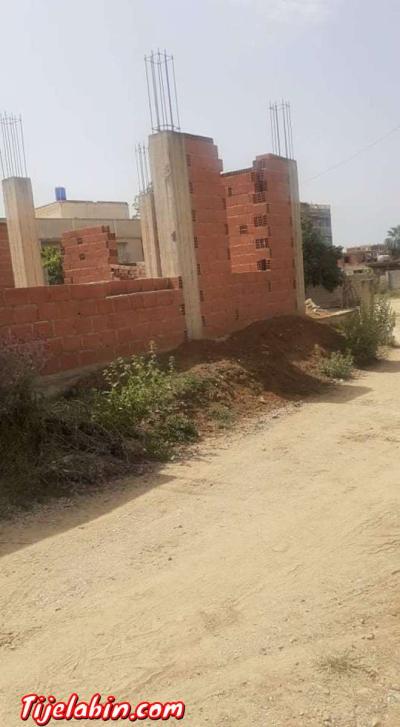 توجد قطعة ارظ للبيع فيها 3أرات أر اونص مبني ولباقي ليبري ايع - Thumbnail 3