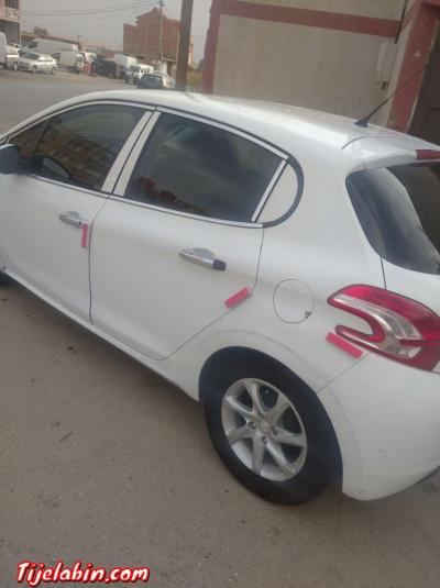 208 سيارة - Thumbnail 4