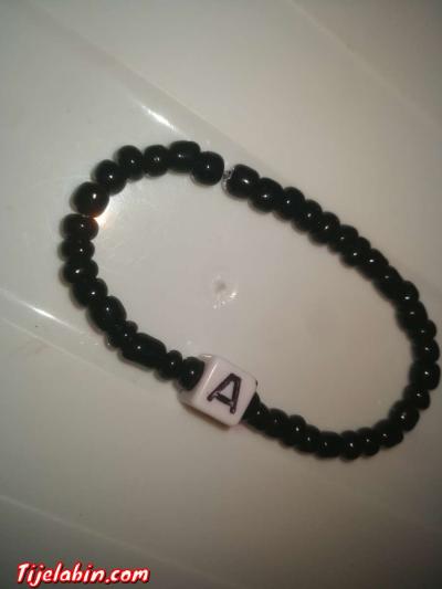 braclet noir avec lettre(à) - Thumbnail 2