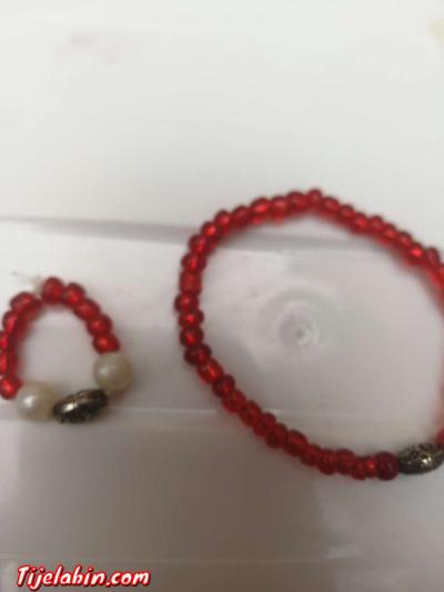 bracelet avec bague rouge - Hussein Dey, Alger