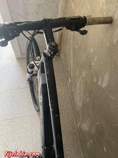 ronde un très beau vélo de course professionnel - Thumbnail 3