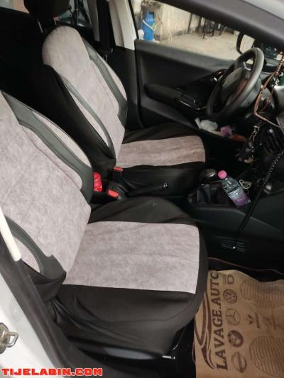 Peugeot 208 - Thumbnail 3