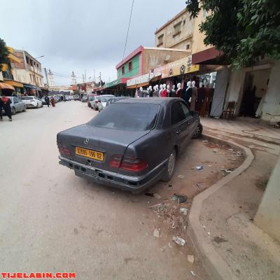 Mercedes E 220 - Thumbnail 6