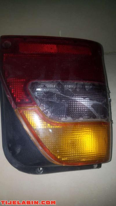 أضواء خلفية لسيارة ماروتي سوزوكي مستعملة في حالة جيدة جدا - Thumbnail 4