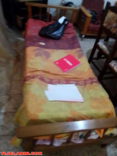 lit en bois - Thumbnail 2