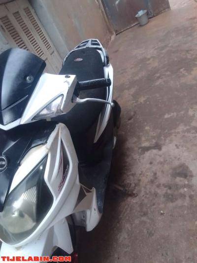 sr 2015 roso motor 10/10 carinaj 9/10 - Thumbnail 3