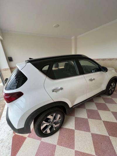 kia sonet 2022 - Thumbnail 4