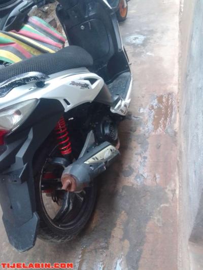 sr 2015 roso motor 10/10 carinaj 9/10 - Thumbnail 5