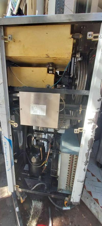 ماشينة مثلجات وصوربي في حالة جيدة - Thumbnail 6