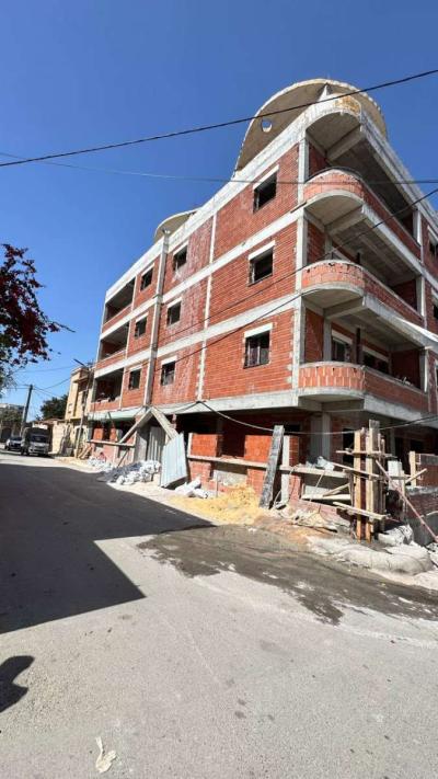 F4 a vendre Ouled Fayet cc3 quartier de Villa - Thumbnail 2