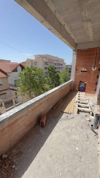 F4 a vendre Ouled Fayet cc3 quartier de Villa - Thumbnail 3