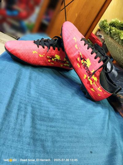 Chaussures de football - Bab Azzouar, Alger