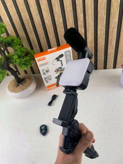 طقم تصوير إحترافي مع ميكروفون و إضاءة - Thumbnail 3