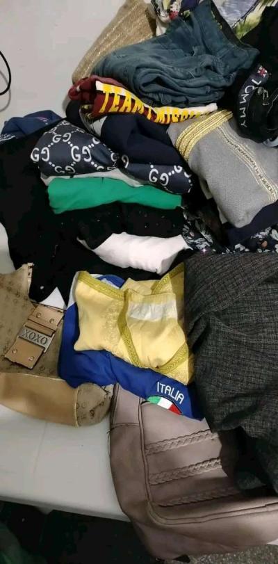 ملابس مستعملة للبيع في حالة جيدة رجال نساء اطفال - Ben Aknoun, Alger