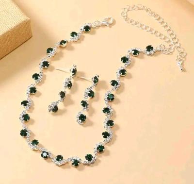 بارير الاناقة الملكية يخطف العين بالزمرد الاخضر - Thumbnail 2