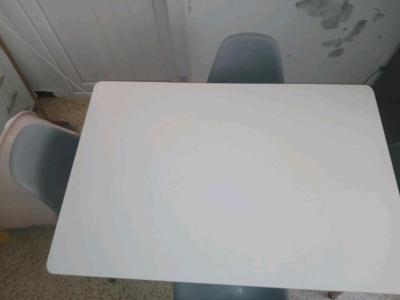 table de cuisine avec 4 chaises - Thumbnail 2