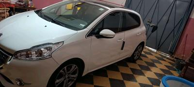 Peugeot 208 - Thumbnail 2