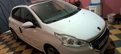 Peugeot 208 - Thumbnail 3