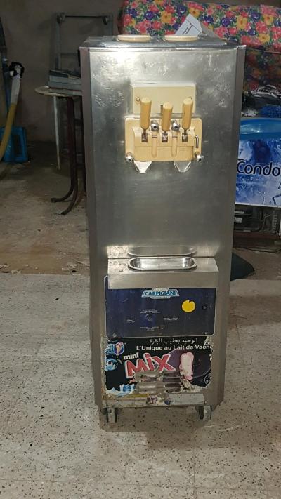 ألة مثلجات إيطالية
