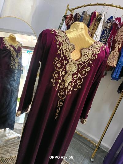 robe dhiver rouge et dore - Thumbnail 4