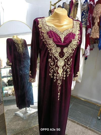 robe dhiver rouge et dore - Thumbnail 2