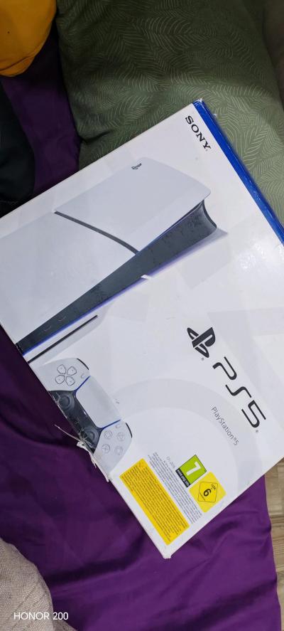 ps5 slim - Thumbnail 2
