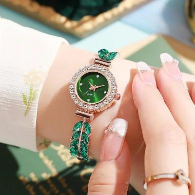 Belle bracelet montre pour femmes styliste