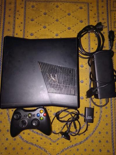 Xbox 360 slim - Thumbnail 2