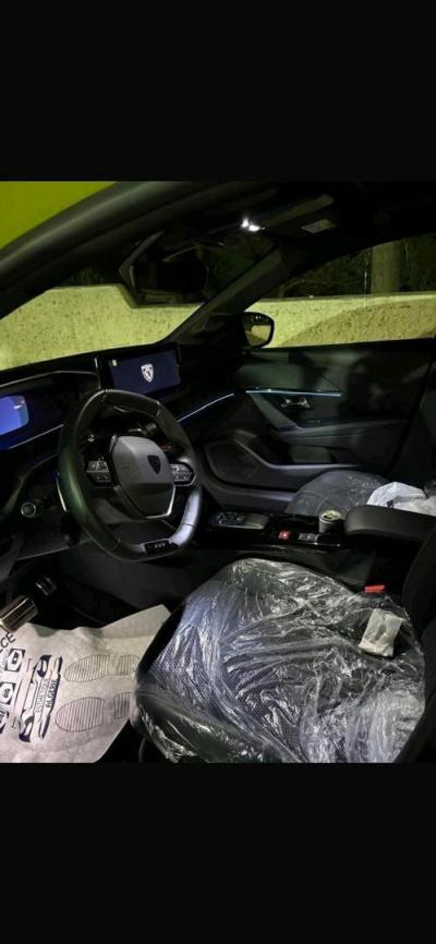 Peugeot 208 GT Line - Thumbnail 4