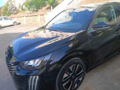 voiture Peugeot 208 allure 2024