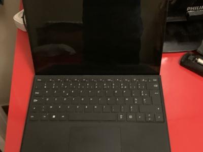 Microsoft Surface Pro 9 - Thumbnail 2