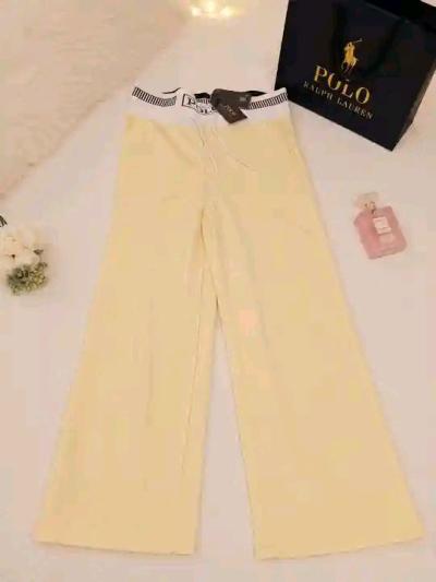 Pantalon carr style Polo  coupe large  couleur jaune pastel