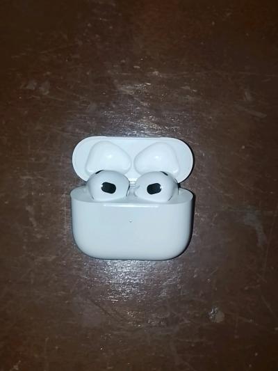 Bluetooth Designed by Appie in California Assembied in USA A