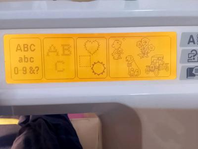 machine a broder Bernina Deco650 avec ped basic et cartc et - Thumbnail 2